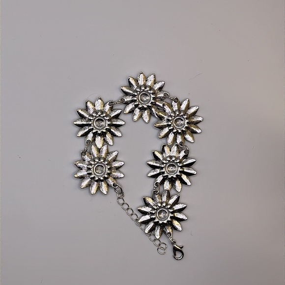 Silver Sunflower Bracelet - Picture 4 of 4